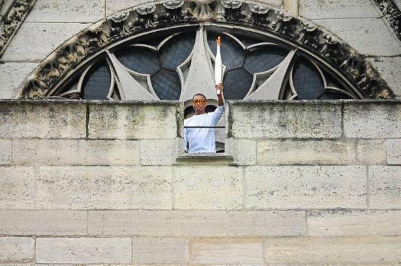  Un grand orchestre classique français interprétant une oeuvre avec des éléments visuels des JO 2024 